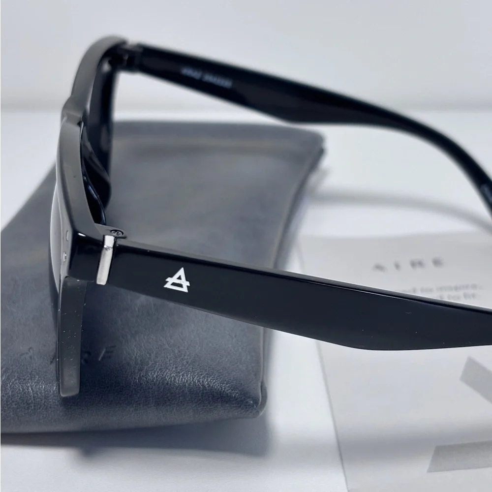 Aire Revolve Kraz Square 53mm Acetate Sunglasses in Black & Smoke Mono Polarized